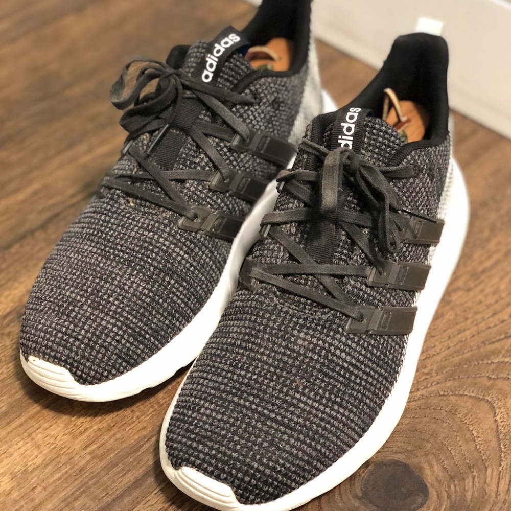 Pre-owned Adidas Questar Flow NXT sneakers in black / white. Men’s 10
